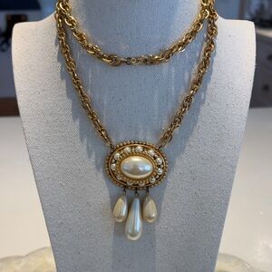 Elegant Vintage Gold and Pearl Necklace